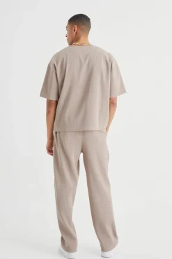 Hot boohooMAN Pleated Oversized Boxy T-shirt & Trouser mocha