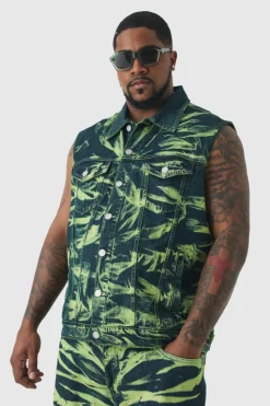 Online boohooMAN Plus Bleach Wash Denim Gilet green