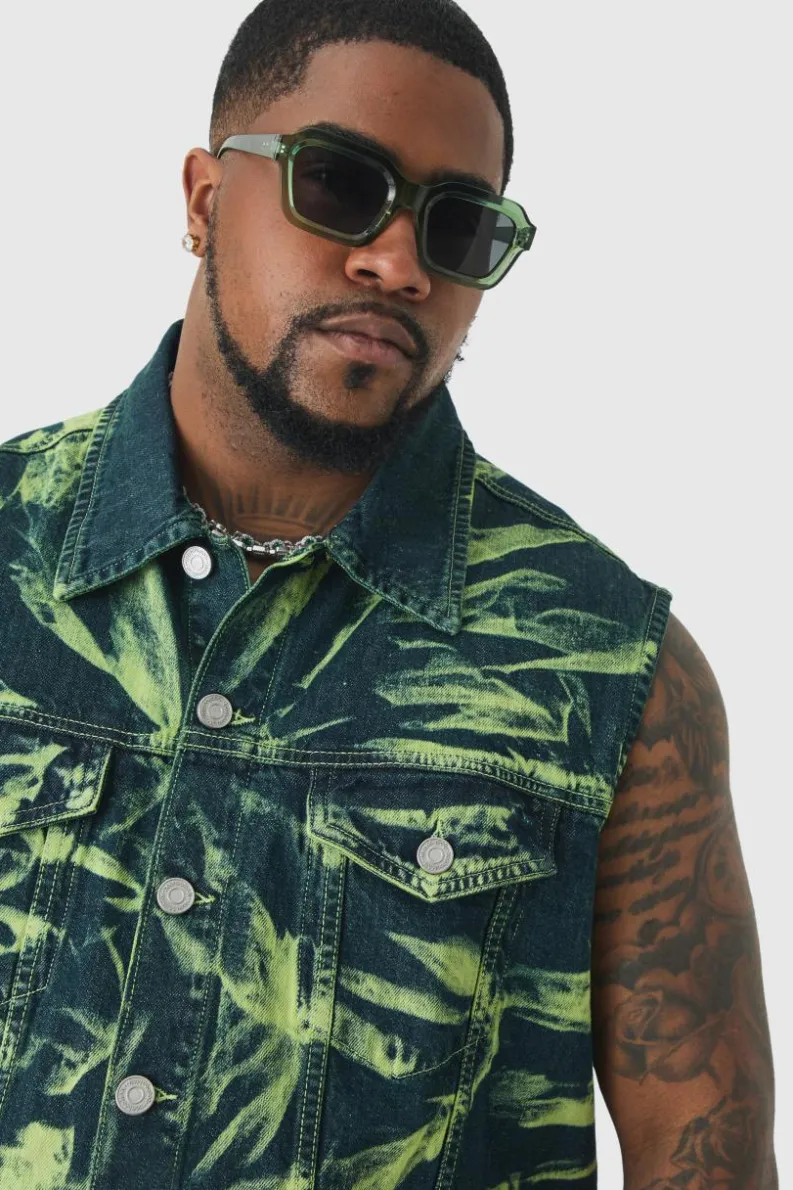 Online boohooMAN Plus Bleach Wash Denim Gilet green