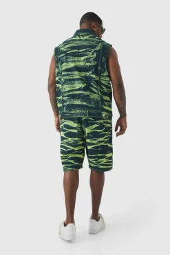 Cheap boohooMAN Plus Bleach Wash Relaxed Denim Short green
