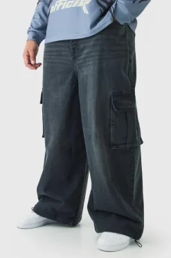 Store boohooMAN Plus Denim Cargo Parachute Jeans washed black