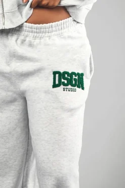 Fashion boohoo Plus Dsgn Studio Applique Straight Leg Jogger ash grey