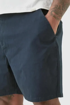 Online boohooMAN Plus Fixed Waist Slim Fit Chino Shorts navy