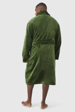 Outlet boohooMAN Plus Fluffy Dressing Gown In forest
