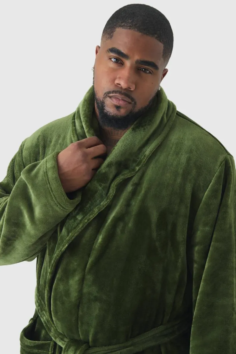 Outlet boohooMAN Plus Fluffy Dressing Gown In forest