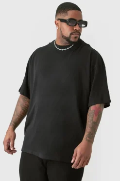 Online boohooMAN Plus Limited Edition Moto Over The Seam Graphic Back Print T-shirt In black