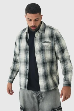 Store boohooMAN Plus Limited Edition Regular Fit Checked Shirt black