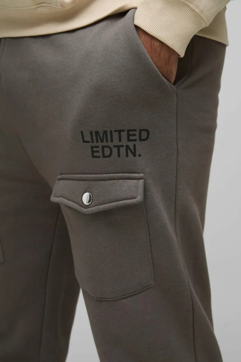 Hot boohooMAN Plus Limited Slim Flare Cargo Gusset Jogger charcoal