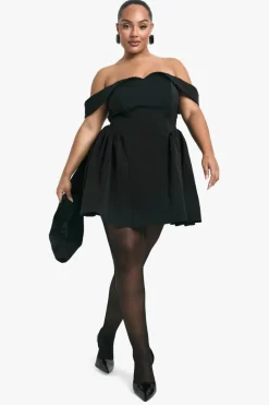 Store boohoo Plus Off The Shoulder Pleated Skater Dress black