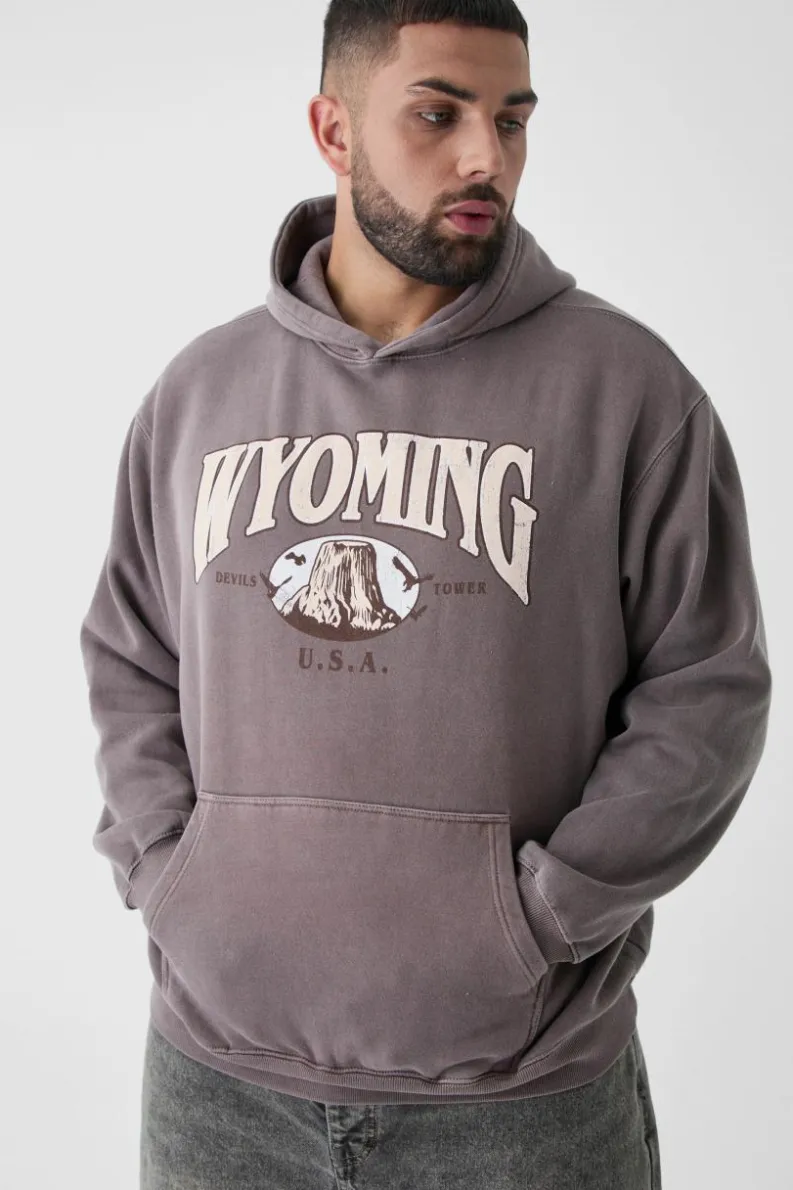 Best boohooMAN Plus Oversized Washed Wyoming Print Hoodie chocolate