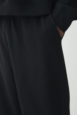 Online boohooMAN Plus Pleated Tapered Trousers black
