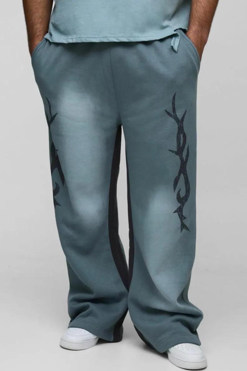 New boohooMAN Plus Relaxed Fit Flare Spray Wash Graphic Jogger slate