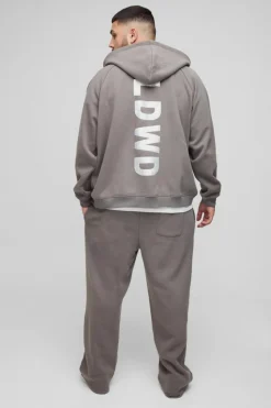 Online boohooMAN Plus Relaxed Satin Applique WRLDWD Jogger charcoal