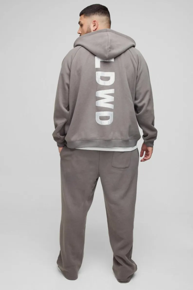 Online boohooMAN Plus Relaxed Satin Applique WRLDWD Jogger charcoal
