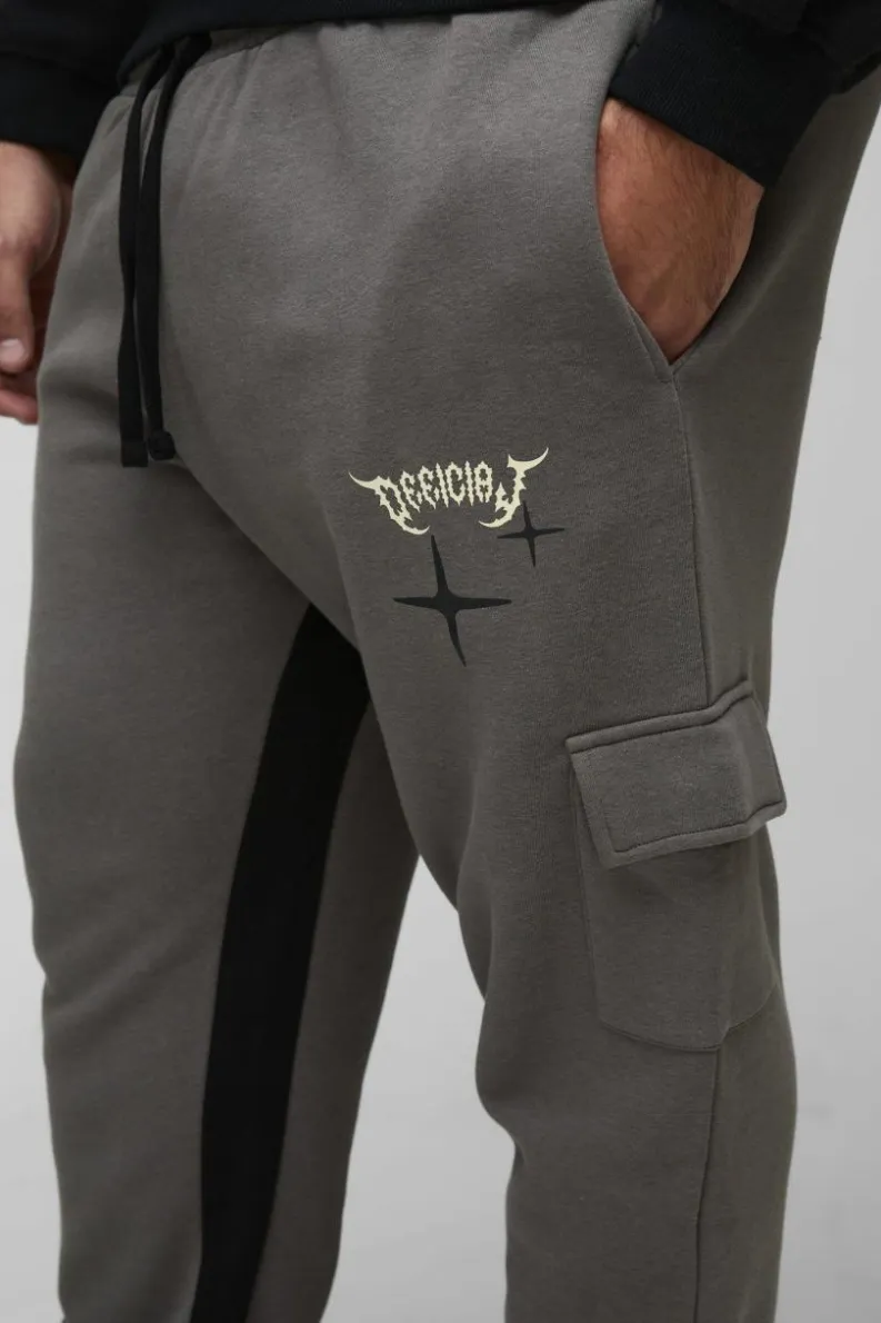 Fashion boohooMAN Plus Slim Gusset Jogger Official Cargo Jogger charcoal