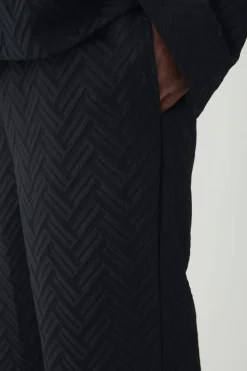 Store boohooMAN Plus Tonal Geo Smart Straight Trouser black