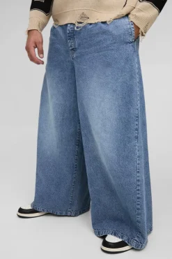 Best Sale boohooMAN Plus Twist Seam Pleat Wide Leg Jeans light wash