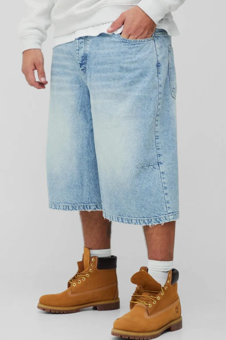 Hot boohooMAN Plus Washed Distressed Hem Jorts stonewash