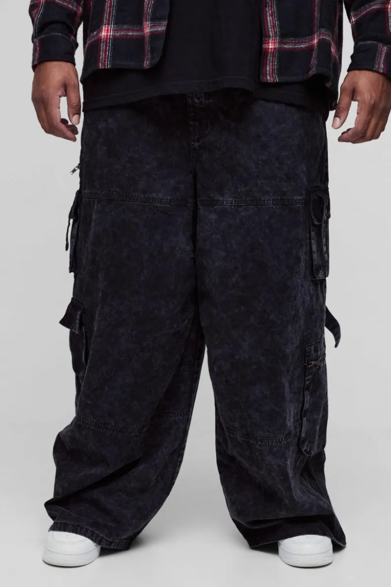 Online boohooMAN Plus Washed Twill Multi Pocket Baggy Cargo Trousers black