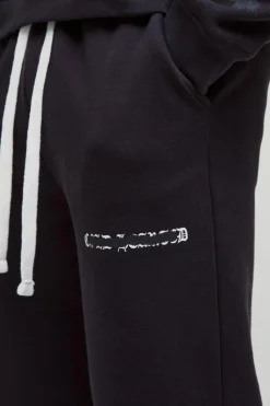 Store boohooMAN Relaxed Fit All Over Heart Printed Jogger black