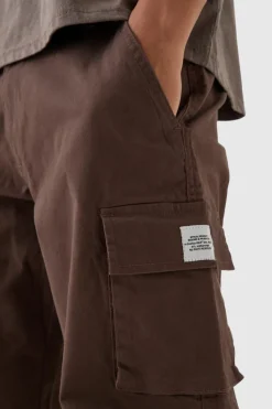 Sale boohooMAN Relaxed Fit Fixed Waist Woven Tab Cargo Trousers chocolate
