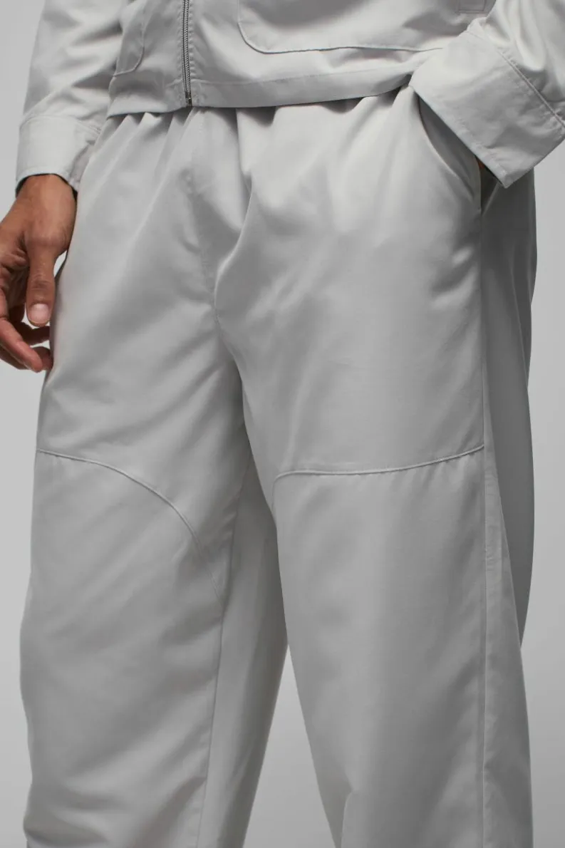 Outlet boohooMAN Relaxed Fit Panel Detail Elasticated Waist Nylon Trouser light grey