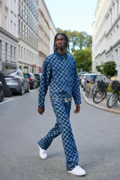 Outlet boohooMAN Relaxed Flared Jacquard Checkerboard Jeans indigo