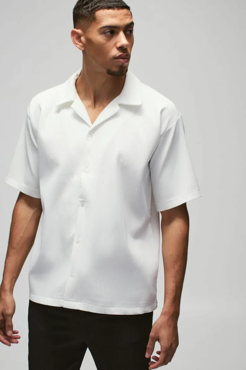 Outlet boohooMAN Short Sleeve Revere Oversized Pleated Shirt white