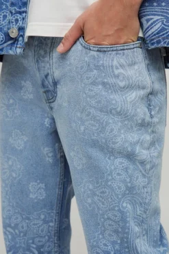 Outlet boohooMAN Slim Flared Bandana Laser Print Jeans light blue