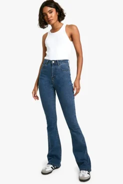 Cheap boohoo Tall Basics Flared Jeans mid blue