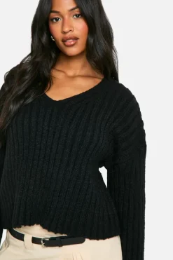 Store boohoo Tall Ribbed V Neck Cropped Knitted Jumper black