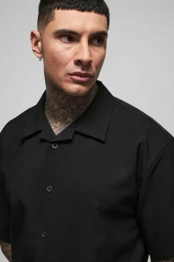 Online boohooMAN Tall Stretch Woven Boxy Revere Shirt black