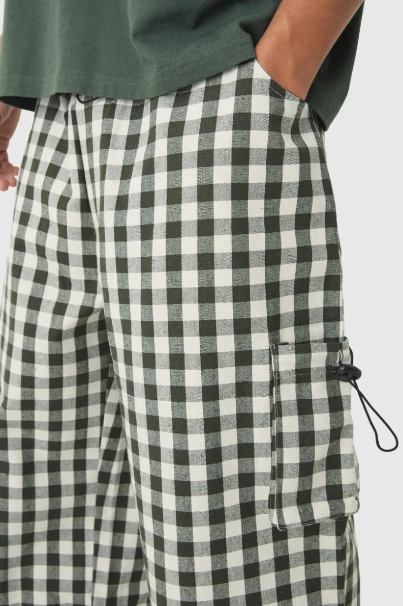 Outlet boohooMAN Woven Check Parachute Cargo Trousers khaki