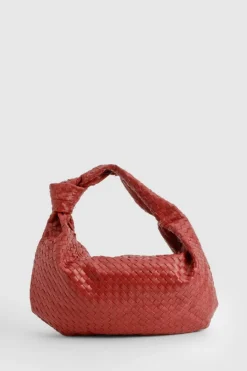 Store boohoo Woven Knot Oversized Shoulder Bag cherry